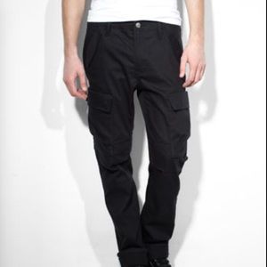 (34/32) Levi’s black cargo pants